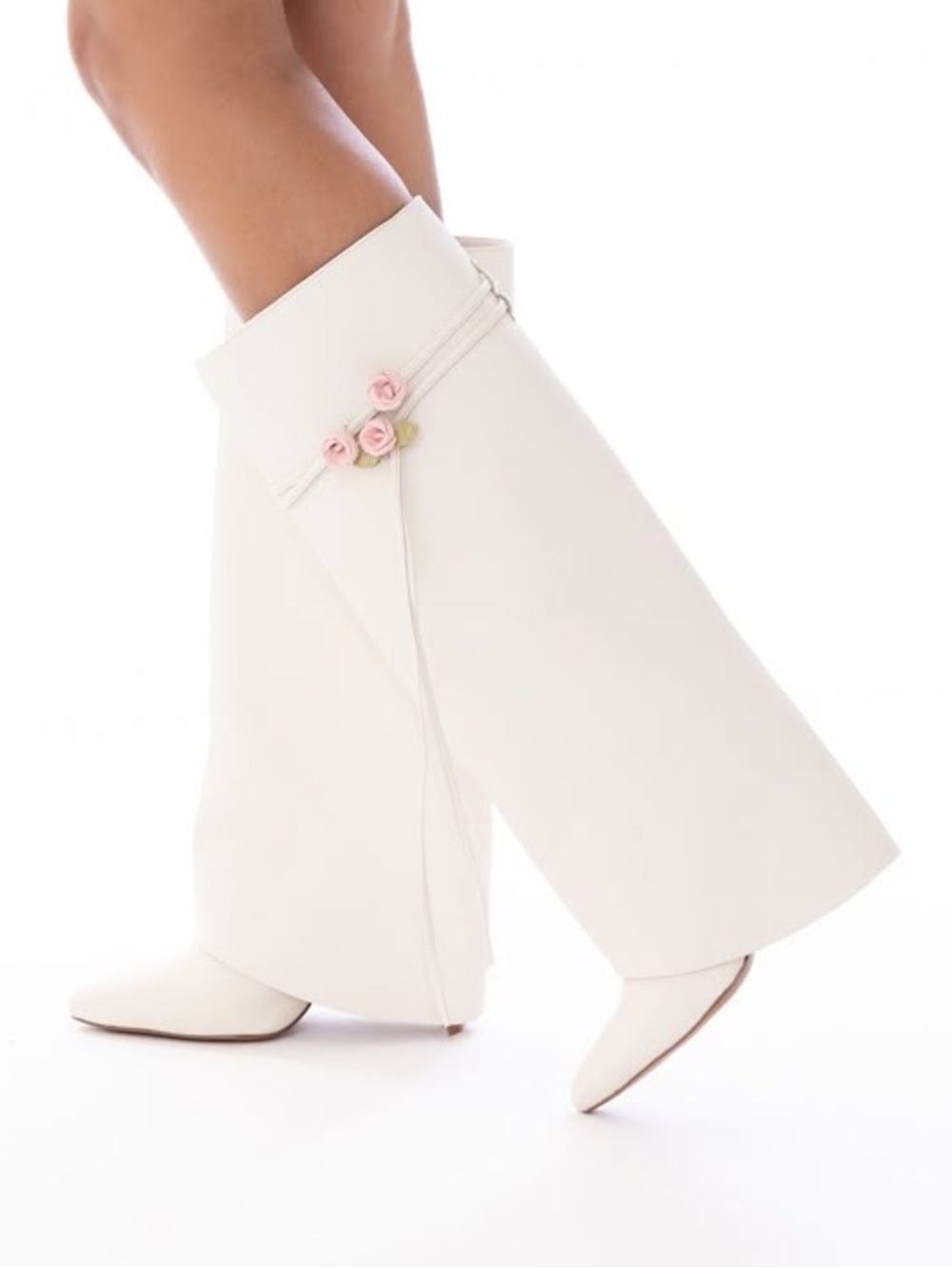 NWOT Kitteny White Katja Boots size 9